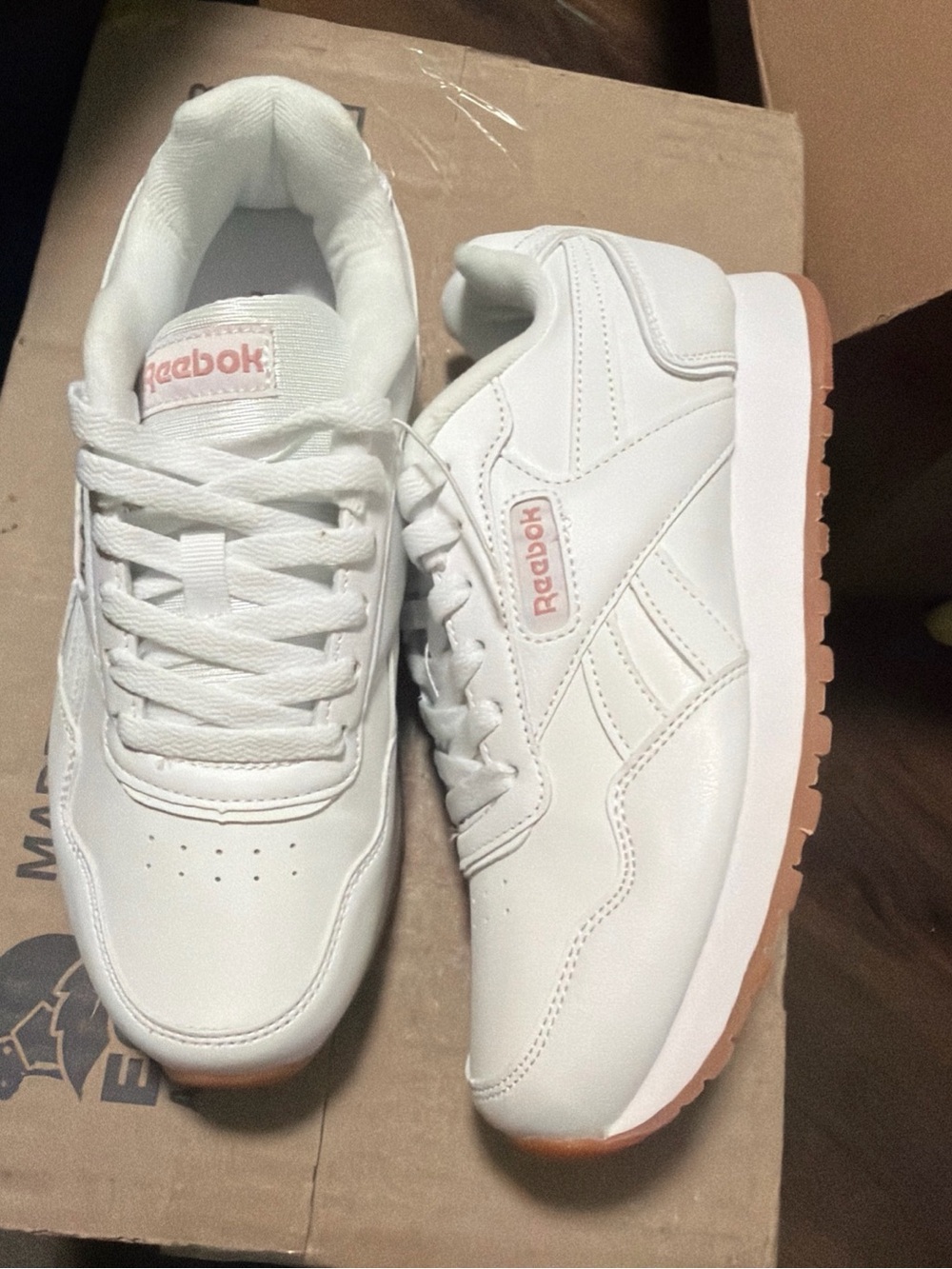 Reebok Classic Leather Sneakers White with Gum Sole Women Sz 7